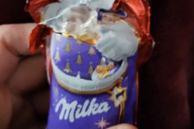 SKANDAL! EVO ŠTA DECA DOBIJAJU U POKLONIMA: Čokoladica u obliku Deda Mraza, ali kad se otpakuje - UŽAS! (FOTO)