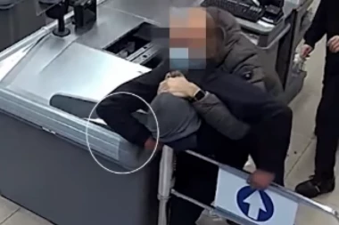 NA PRAVOM MESTU I U PRAVO VREME: pogledajte kako je policajac savladao naoružanog pljačkaša (VIDEO)