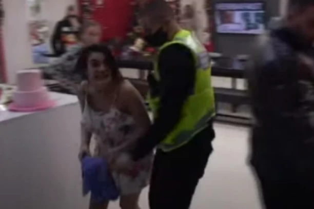 NAKON JEZIVOG BATINJANJA VIKI MITROVIĆ: Otkriveni ŠOKANTNI detalji iz DOMA, PORODICA JE VIŠE NE PODRŽAVA?!