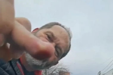 DNO DNA! Pogledajte brutalni napad taksiste na devojku u Beogradu (VIDEO)