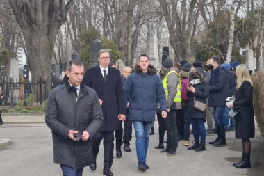 ZASPALA SI U ZAGRLJAJU NAŠEG SINA, VERUJEM DA SI TO ŽELELA: Potresna poruka predsednika Vučića posvećena Kseniji: HVALA TI ŠTO SI BILA ODANI PRIJATELJ!