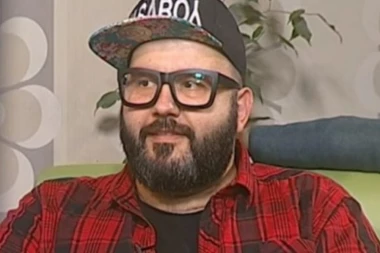 MALO KO ZNA DA DEJAN MILIĆEVIĆ IMA BRATA! Lep je kao lutka, a poznati reditelj mu je radio i JEDAN SPOT! (VIDEO)