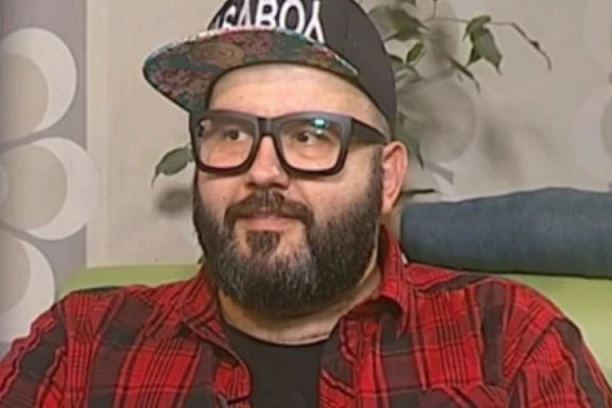 MALO KO ZNA DA DEJAN MILIĆEVIĆ IMA BRATA! Lep je kao lutka, a poznati reditelj mu je radio i JEDAN SPOT! (VIDEO)