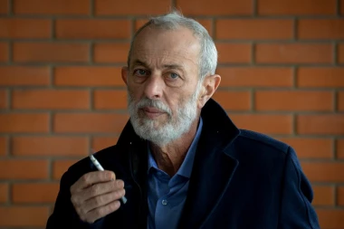 MIKA ALEKSIĆ NASTAVIO SA SKANDALOZNIM IZJAVAMA: Zašto Milena nije branila sestru? Kad se uzbudi meša mene, oca i dečka!