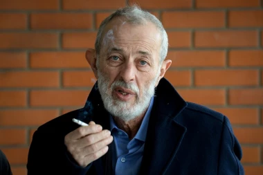 SKINUO MI JE GAĆE I STAVIO IH U FIOKU! Radio mi je šta je hteo: Devojka plakala dok je svedočila protiv učitelja glume Aleksića