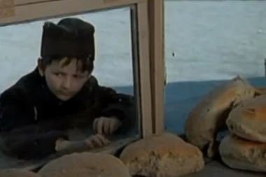 ČIKO, JE L' SAV OVAJ LEBAC TVOJ! Dečak koji je izgovorio čuvenu REPLIKU pre 49 godina je suprug poznate glumice! SVI GA ZNATE (FOTO)