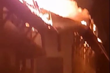 POSLE TRI SATA NADLJUDSKE BORBE LOKALIZOVAN POŽAR U MANASTIRU SVETE TROJICE! Materijalna šteta ogromna!