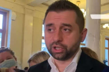 PEVAČ PESMOM DEMOLIRAO POSLANIKA: Vozio mrtav pijan, a onda napravio još veći skandal