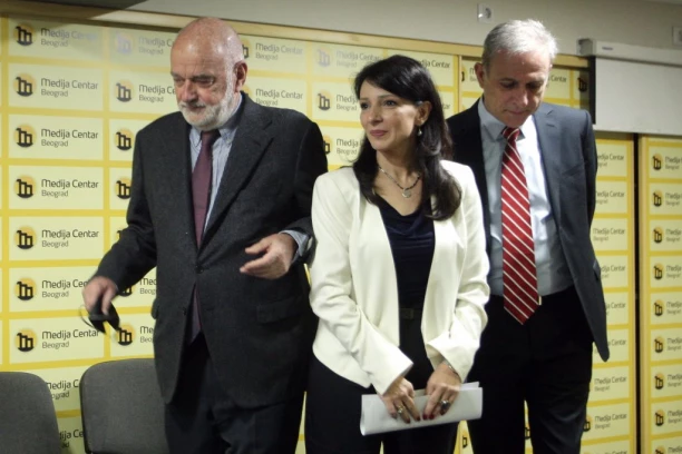 CIRKUS OPOZICIJA! Ludilo Đilasovih maskota u punom naponu: VLAST ĆEMO DA GUŠIMO, A BEOGRAD ĆEMO DA RUŠIMO!