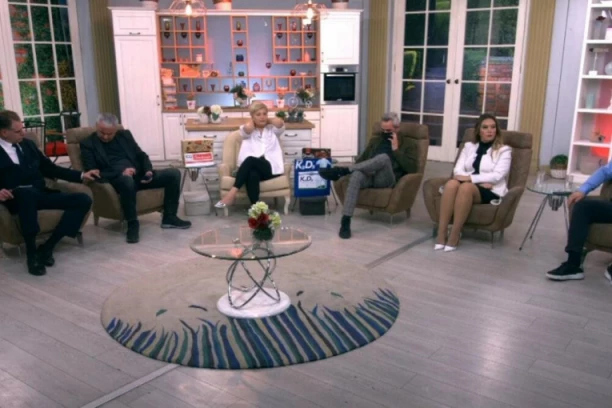 IZ SRCA ŽELIM DA UBIJEM ŽENU I ĆERKU: Uznemirujuće uključenje u živom programu muškarca iz Kraljeva! (VIDEO)