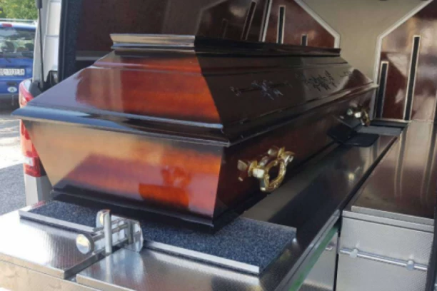 POGREBNICI PREVARANTI HARAJU BEOGRADOM Opsedaju građane koji imaju SMRTNI SLUČAJ: "Jezivo je koliko moraš biti bezosećajan da varaš ljude u takvoj boli"