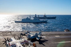 OPŠTI RAT NA POMOLU? Američki F-35 spržio iranski dron iznad nosača aviona! Teheran poslao naoružane brodove da ZAUSTAVE TANKER!