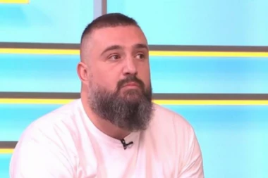 POTERA TRAJALA SVE DO "FRONTA"! Bojan iz Jakova vozio ženu na porađaj dok je policija jurila za njim! NA KRAJU MU ČESTITALI, ALI I KAZNU NAPISALI!