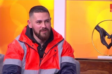 ČISTAČ KOJI JE ZAPALIO DRUŠTVENE MREŽE, ODRŽAO LEKCIJU KULTURE! Jovicu nazivaju đubretarom, pa im OBJASNIO kako stoje stvari (VIDEO)