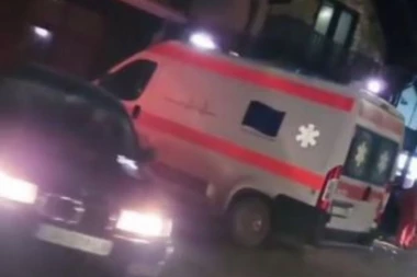 UDES U CENTRU BEOGRADA: Sudar vozila hitne pomoći i tramvaja na uglu Nemanjine i Kneza Miloša - SAOBRAĆAJ BLOKIRAN