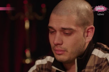 POTRESNA ISPOVEST DEJANA DRAGOJEVIĆA O MAJČINOJ BOLESTI! U suzama otkrio sve o DETINJSTVU i BOLU koji je naneo Biljani: Najviše je patila zbog mene! (FOTO)