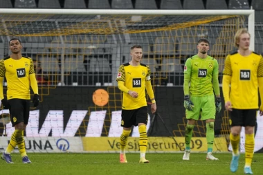 EPSKI DEBAKL MILIONERA. Dortmund POPIO pet KOMADA na Vestfalenu!