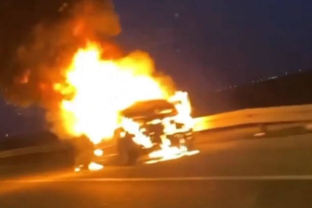 IZGOREO AUTOMOBIL KOD OSTRUŽNICE: Jeziv prozor na auto-putu (VIDEO)