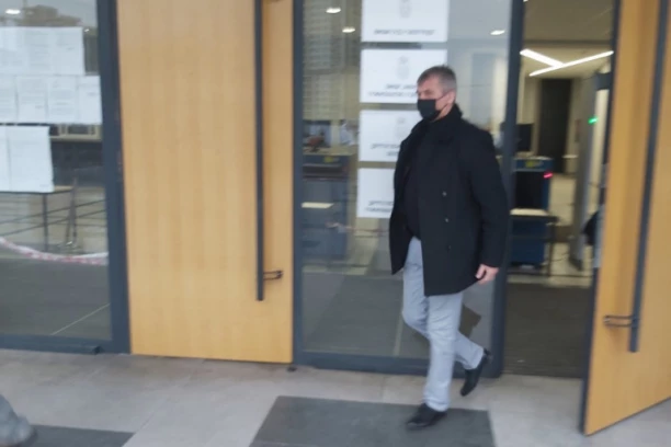 SVEDOK PREMINUO! Sud presekao - ODLOŽENO ROČIŠTE ZA PALJENJE AMBASADE!