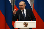 SVET SE TRESE OD PUTINOVIH REČI: SPREMNI SMO I ZA RAT S NATO! Šef Kremlja nije ustuknuo ni pred Makronom, a onda je spomenuo SRBIJU I BEOGRAD!