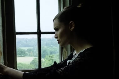 JEZIVA ISPOVEST POZNATE PEVAČICE KAKO JE IZGUBILA NEVINOST: Odveo me u stan i silovao kada sam imala 17 godina!