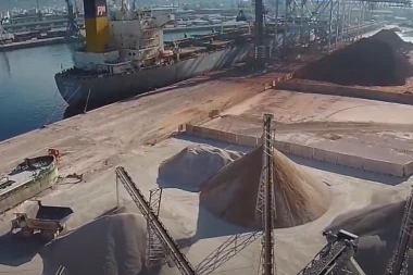 DIVERZIJA! ODMOTAVA SE KLUPKO LAŽNE DOJAVE O BOMBI: Cigarete nestale iz Luke Bar tokom evakuacije! IZA SVEGA STOJI ORGANIZOVANI KRIMINAL?!