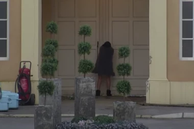 DALILA RAZVALJUJE PO ZADRUZI I BEŽI! Dragojevićka ostala GLADNA zbog Dejana, URLA I LOMI PO IMANJU! (VIDEO)