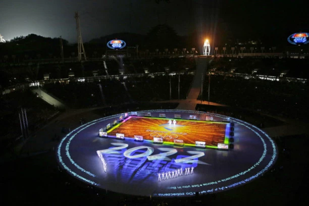 CIRKUS U PEKINGU! Takmičaru se smrzao polni organ - boli ispadaju oči!