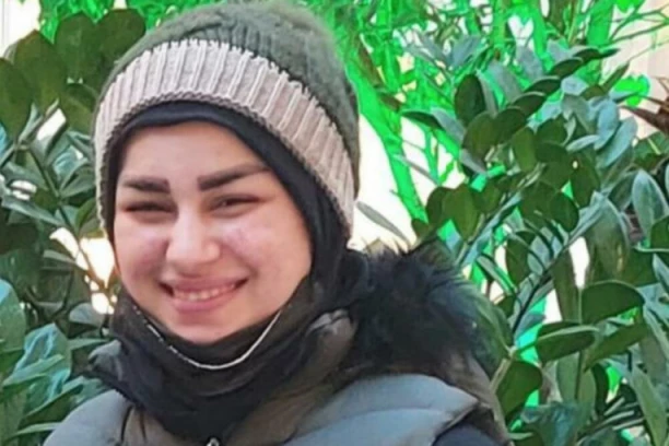 OVO JE ŽRTVA BRUTALNOG UBISTVA: Muž i dever joj odsekli glavu, poneli je, pa se smeškajući pozirali i šetali gradom (UZNEMIRUJUĆI VIDEO)