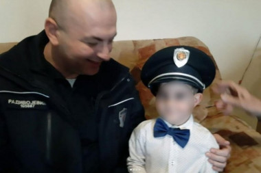 POLICAJAC ISPUNIO ŽELJU MALOM TODORU (5): Obrenovčani ponosni na njega! (FOTO)