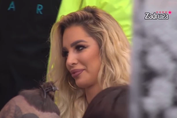 ALEKSANDRA ZA MESEC DANA SKINULA 7 KG: Nikolićeva muku muči sa KILAŽOM, pila i tablete za SVINJE, a evo ŠTA SAD JEDE!