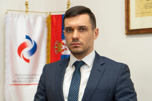 Penzionerima je danas uplaćena pomoć od 20.000 dinara: OTKRIVAMO šta se dešava sa onima koji još uvek čekaju rešenje! (VIDEO)