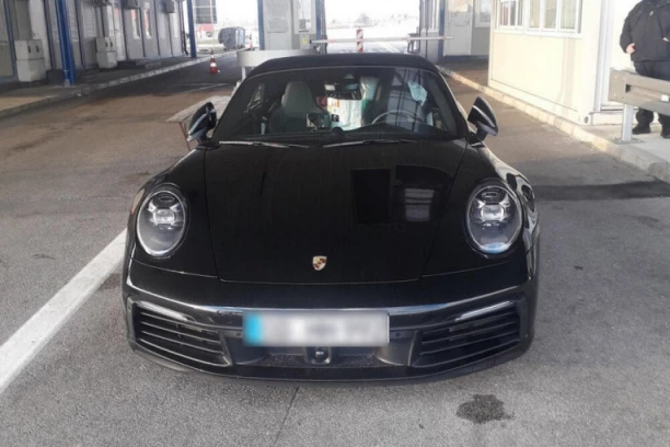 MAKEDONAC BAŠ NEMA SREĆE: Nije prijavio skupoceni sat, graničari mu zaplenili i njega i Porše