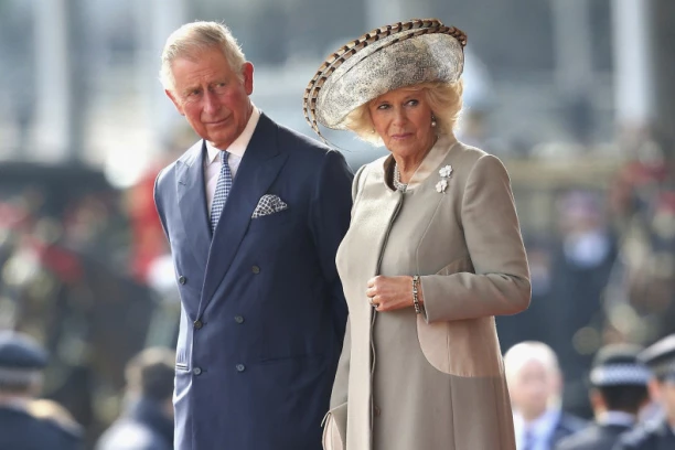 KRALJICA KAMILA TRAŽI DA NJENI UNUCI BUDU RAVNOPRAVNI SA PRESTOLONASLEDNIKOM: Na krunisanju kralja Čarlsa III imaće svoje mesto i zaduženja!