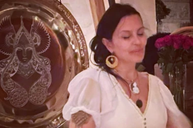 OD ŠTALE PRAVI HRAM ZA RITUALE, A OVDE ĆE STAJATI OLTAR: Elena Karaman objavila šok fotke novog imanja!
