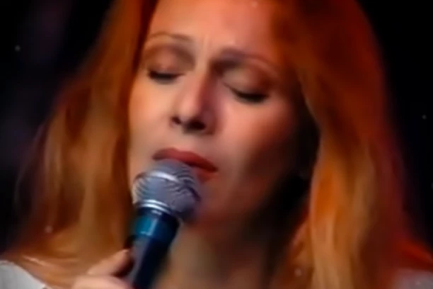 Imala sam 12 BRAKOVA! Srpska pevačica  IZBACILA bivše partnere - KESA za ĐUBRE i DOVIĐENJA!