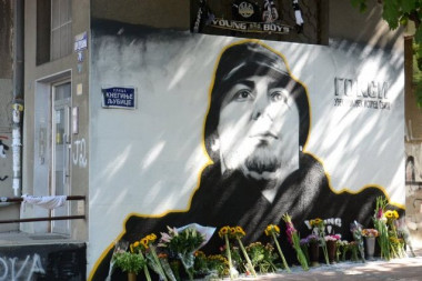 OBRAČUN VELJINIH PRINCIPA I JANG BOJSA: Prežvrljan mural posvećen ubijenom Goranu Veličkoviću (FOTO)