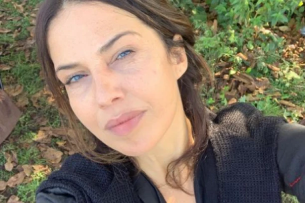 Nataša Ninković objavila sliku iz PORODILIŠTA: Glumica PREPONOSNA na BEBE, ČESTITKE samo PLJUŠTE! (FOTO)