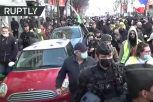 BEZ MILOSTI! Francuska policija demonstrira silu: Lome kola vozačima! (VIDEO)