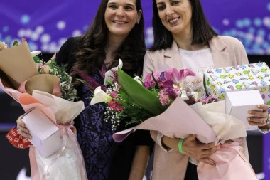 VELIČANSTVEN OPROŠTAJ OD SRBIJE: Sonja Vasić i Jelena Bruks završile reprezentatvinu karijeru!