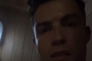 RONALDO POKAZAO VIŠE NEGO ŠTO JE HTEO: Portugalac greškom uključio lajv prenos iz SAUNE! (VIDEO)
