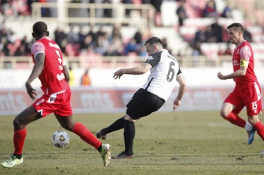 NATHO POLUDEO: Ono u NIšu nije teren, nego PLAŽA!