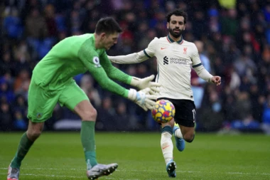 TOTENHEM SE OBRUKAO! Liverpul siguran, Njukasl se pali! (VIDEO)