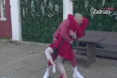 ŠA U VRELOJ AKCIJI SA MONIKOM, USPELA VEĆ DA GA PREOTME OD TARE: Reper se prepustio STRASTIMA, nije mogao da odoli Makedonki! (VIDEO)