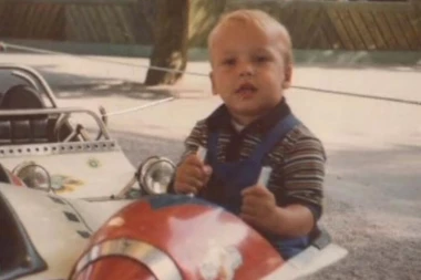 LEGENDA KOJU VOLI ČITAV BALKAN! Da li ga prepoznajete? (FOTO)