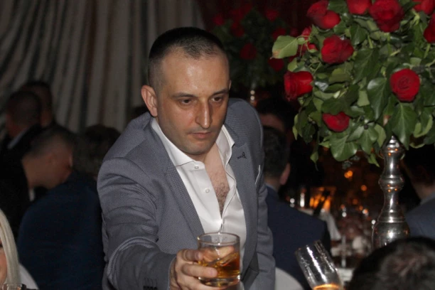 BAHATI KNEZ PETROL POTROVAO RIBU! Crno na belo: Uhvaćen kako  zagađuje prirodno dobro "Mika Alas"!