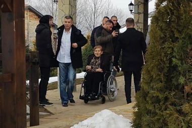 SLOBINA ŽENA NE ZNA ŠTA JOJ DRAGINJA GOVORI IZA LEĐA: Draginja Radanović u kolicima otkrila sve detalje o Jeleni, a imala je i POSEBNU ŽELJU! (VIDEO)