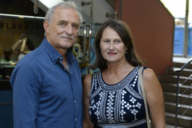 Vrele scene Lazara Ristovskog sa MLAĐOM devojkom ZAPANJILE JAVNOST: Glumac se pohvalio umećem, nije mogao da joj odoli u krevetu! (FOTO)