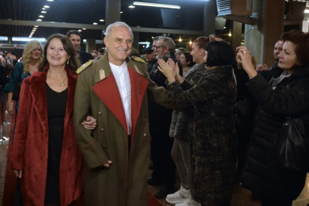 JAVNOST ZAPANJENA REAKCIJOM SINOVA LAZARA RISTOVSKOG NA RAZVOD RODITELJA: Ovo niko nije mogao da očekuje, USLEDIO TOTALNI ŠOK!