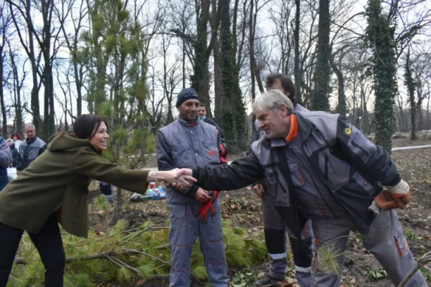 VUJOVIĆ U TEMERINU: Nastavljamo sa pošumljavanjem Srbije
